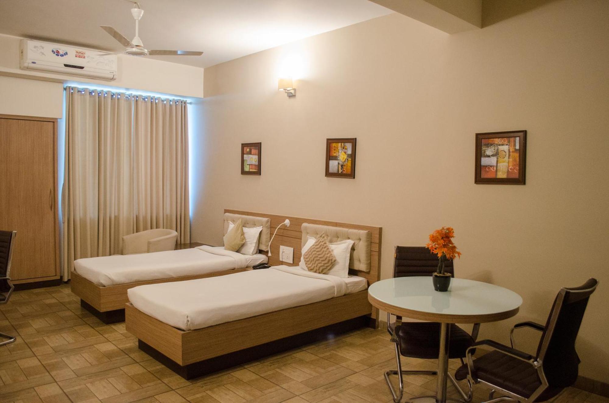 Hotel Genista Inn Ранчи Экстерьер фото
