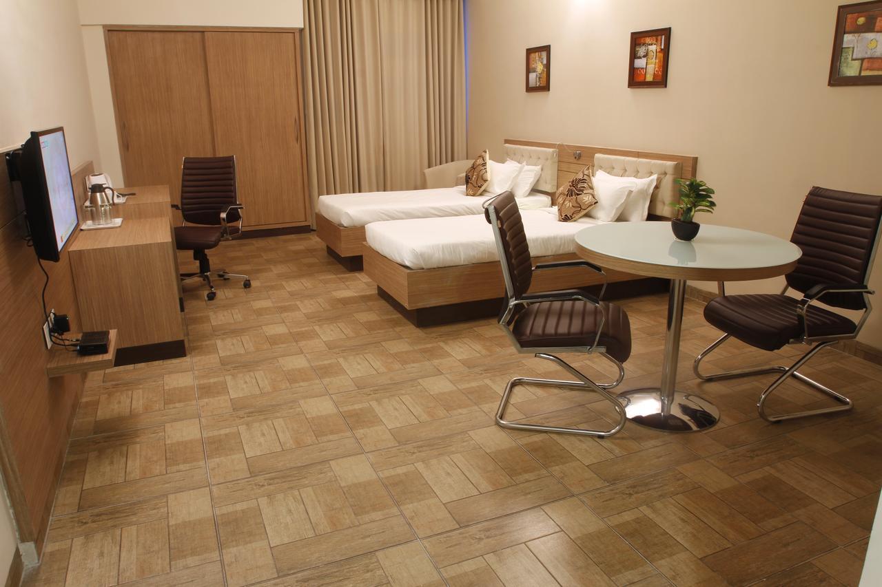 Hotel Genista Inn Ранчи Экстерьер фото